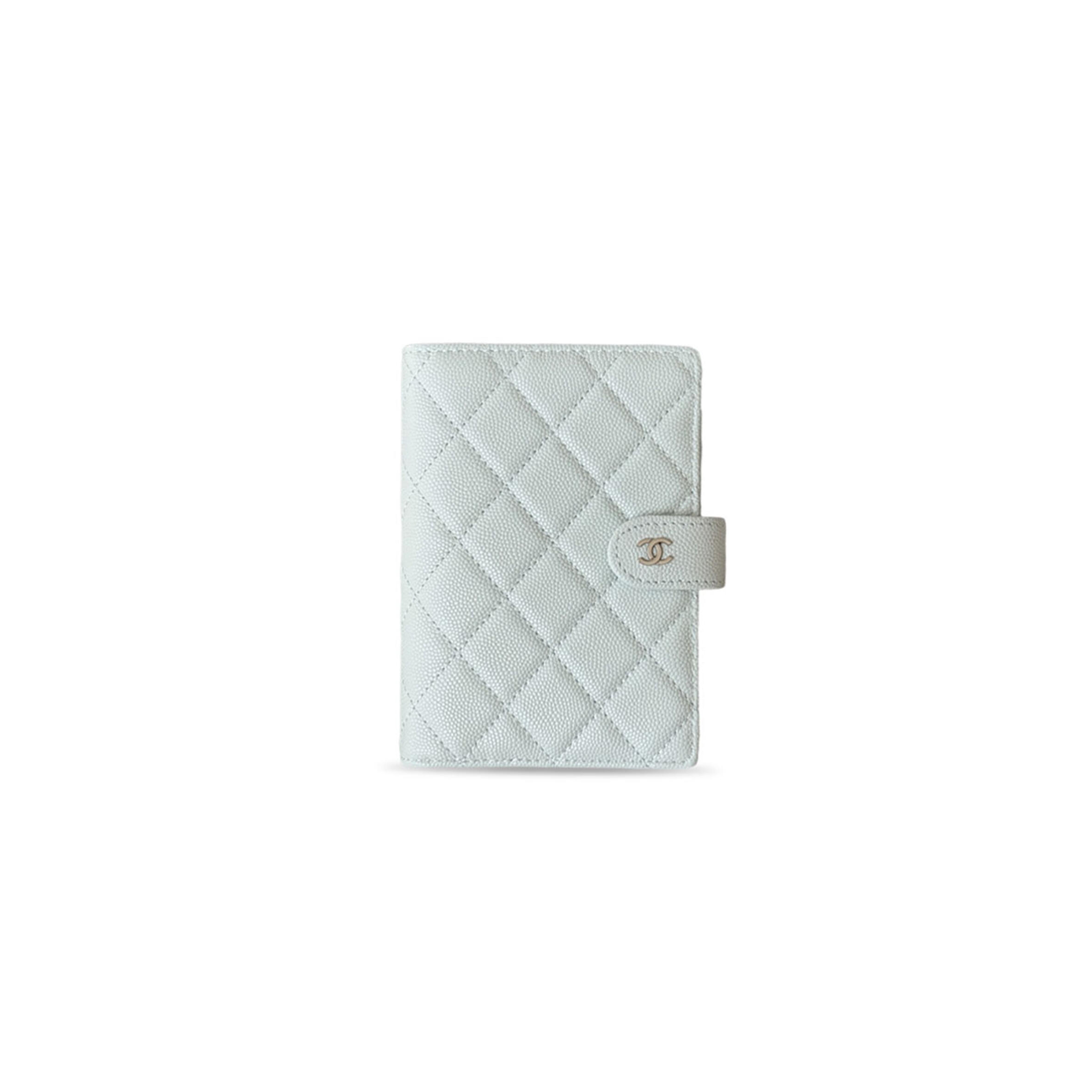 CHANEL CAVIAR QUILTED PASSPORT HOLDER A96066 (15*10*3cm) 
